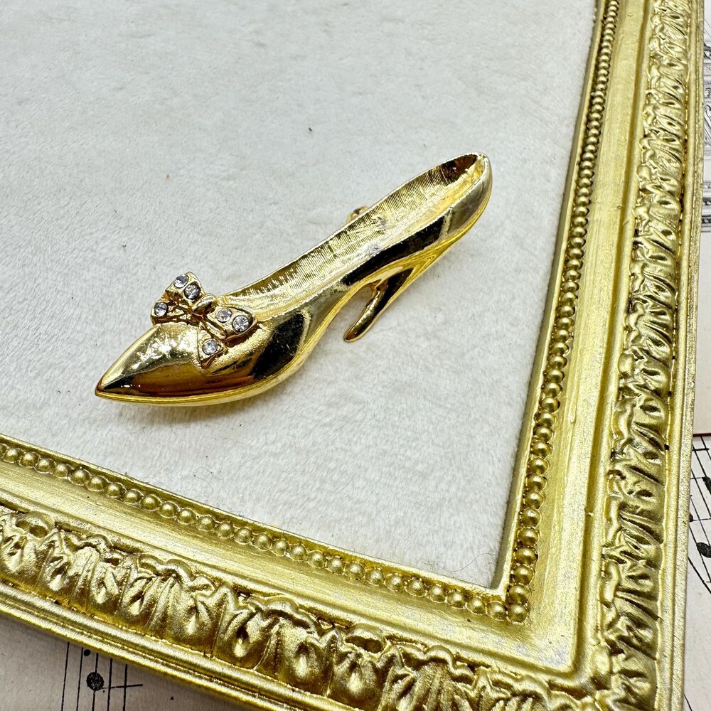 Vintage Gold Toned High Heel brooch Fashion Shoe Pin with Rhinestones